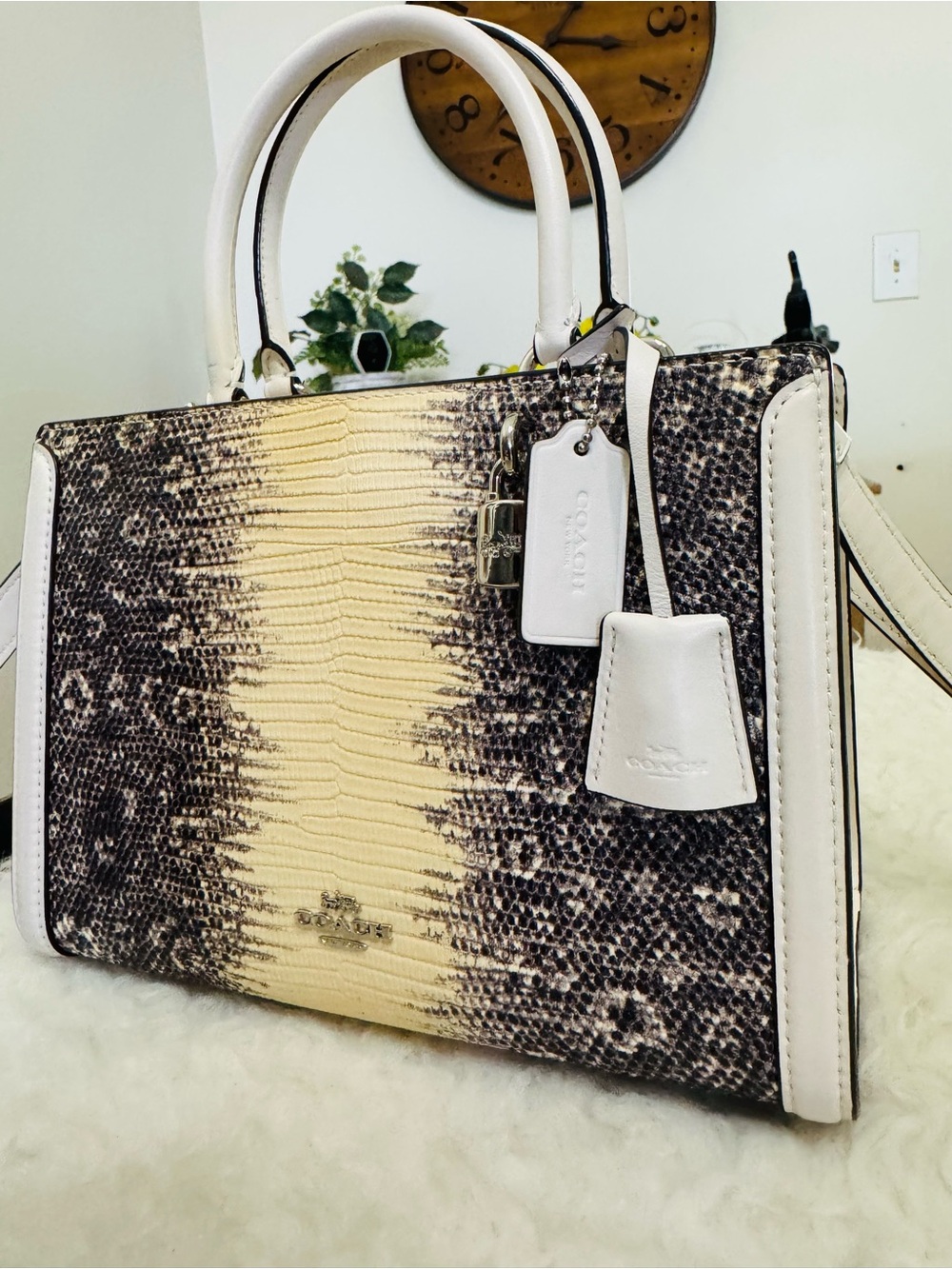 LIKE NEW Coach Zoe Carryall Satchel Chalk/Silver lizard-embossed leather R:598$ - Picture 4 of 16
